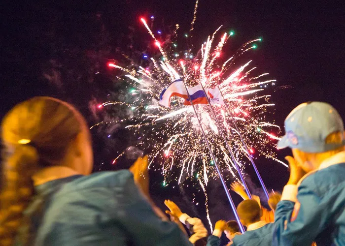 Парковый фейерверк — Великий Устюг <p>
Парковый фейерверк что это и где можно заказать парковый фейерверк на Новый год. Главное, что выделяет парковый фейерверк в списке прочих равных – это высота, на которой срабатывают пиротехнические элементы данного типа фейерверков. По отношению к уровню земли максимальная высота пиротехнического эффекта паркового фейерверка 35-50 метров...<br>
</p> организация и проведение фейерверк шоу от магазина пиротехники  | velikij-ustyug.piroclub.ru